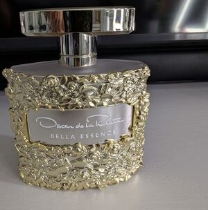 Oscar de la Renta Bella Essence - Gold Floral Design 3.4 FL.OZ / 100 ML